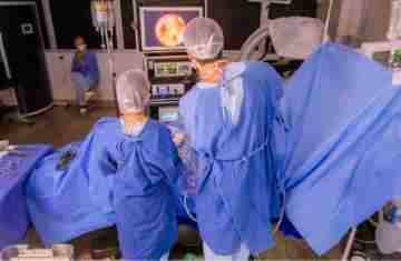  Hospital Universitário da UEPG realiza cirurgia inédita de endoscopia de coluna pelo SUS